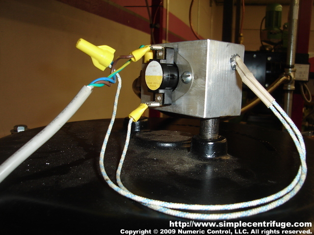 A lot of people ask about inline heaters, so I built this one. It uses a 500 watt cartridge heater, a 180 degree dryer thermostat and a block of aluminum. It heats right up. Works as designed. After running for a while a few notable problems, no place for water to settle or escape and it doesn't heat the oil enough. The centrifuge never warms up. Looks nice but it doesn't work!